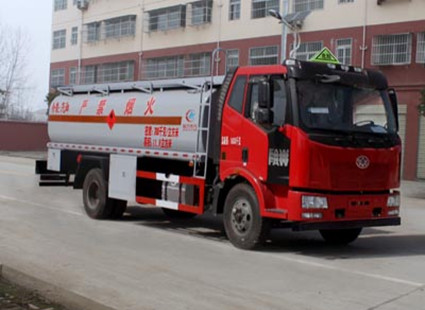 CLW5163GYYC5型運(yùn)油車_1.jpg