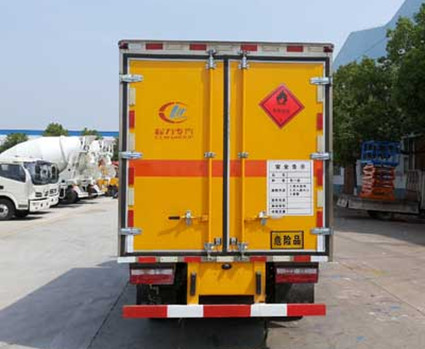 CLW5070XRYH5型易燃液體廂式運(yùn)輸車(chē)_5.jpg