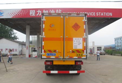 CLW5129XQYB4型爆破器材運(yùn)輸車_5.jpg
