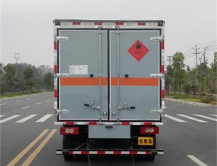 DLQ5080XRYB5型易燃液體廂式運(yùn)輸車(chē)_5.jpg