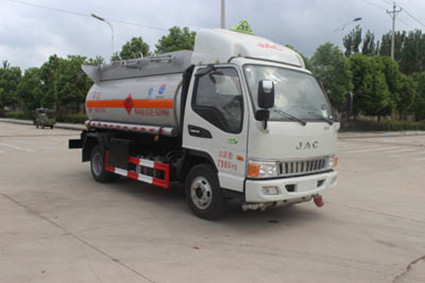 SCS5071GRYHFC型易燃液體罐式運(yùn)輸車_1.jpg