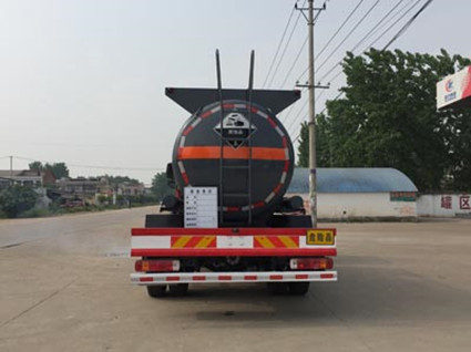 CLW5160GFWB5型腐蝕性物品罐式運(yùn)輸車_5.jpg