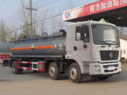 CLW5250GFWD5型腐蝕性物品罐式運輸車_1.jpg