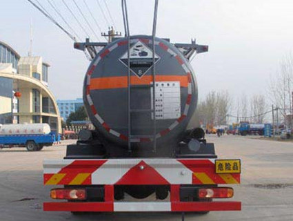CLW5250GFWD5型腐蝕性物品罐式運輸車_5.jpg