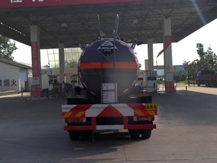 CLW5311GFWB5型腐蝕性物品罐式運輸車_5.jpg
