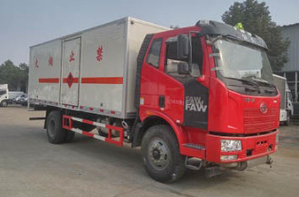 CLW5182XRQC5型易燃?xì)怏w廂式運輸車_1.jpg