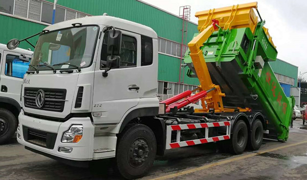 東風(fēng)天龍后雙橋鉤臂垃圾車CC2.jpg